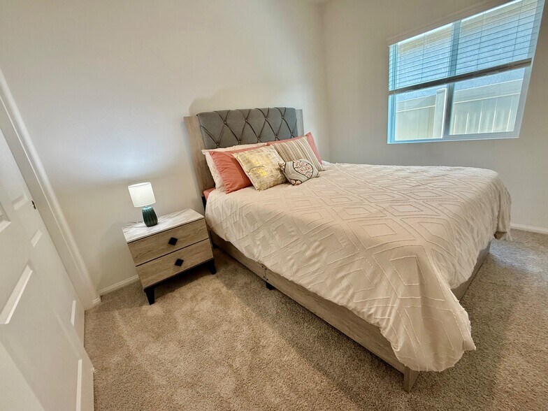 bedroom 2 - 13895 Vantage St