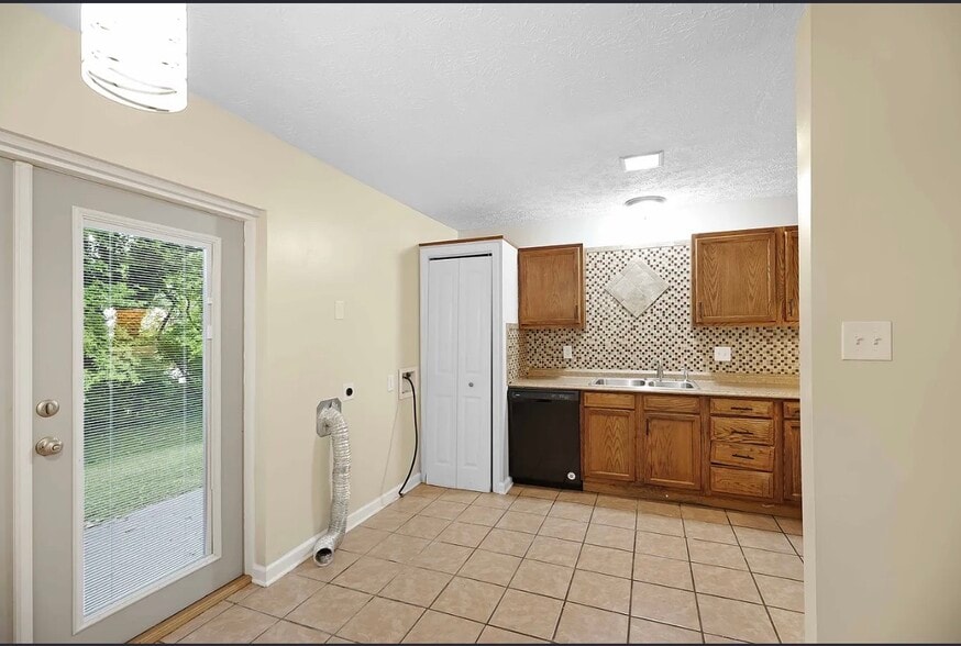 Building Photo - 1411 Forest Ave
