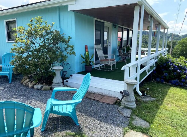 Building Photo - 1692 Falling Water Rd