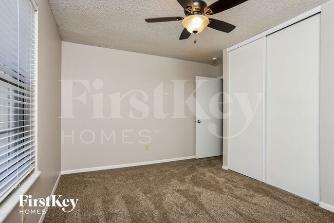 Building Photo - 1616 Treetop Dr
