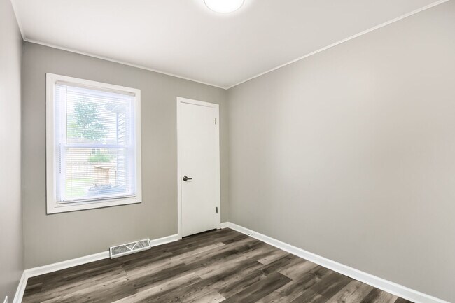 Building Photo - 15013 Springfield Ave