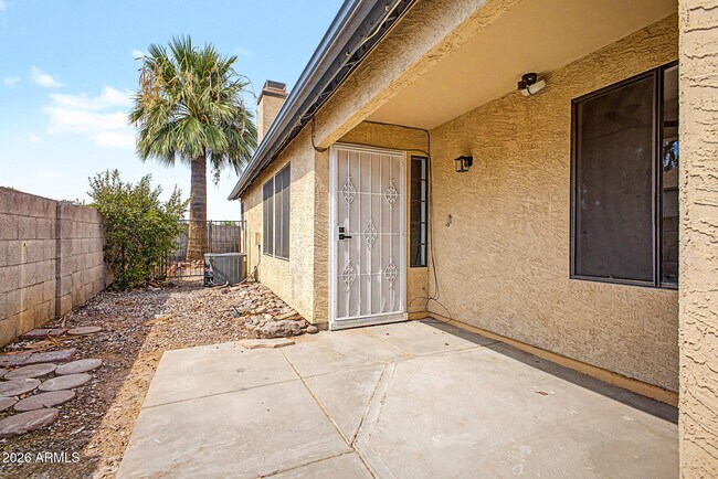 Building Photo - 921 S Val Vista Dr