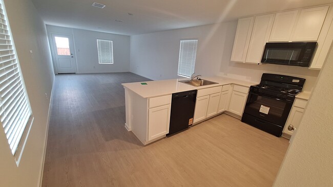 Building Photo - NEWLY BUILT 4 bedroom 2.5 Bath Single *1.5...