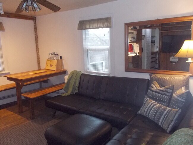 Building Photo - 256 Derby Ave