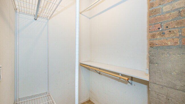 Building Photo - 1500 W Monroe St