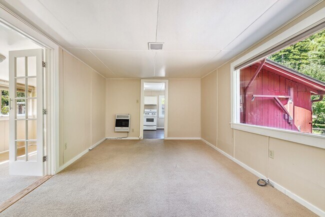 Building Photo - 750 Square Foot one  Bedroom cottage on pr...