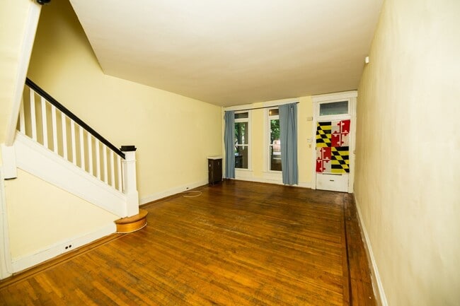 Building Photo - 2026/2027 JHU Off-Campus Charles Village 3bd/1ba Rowhouse w/ W/D!! Available 6/9/26