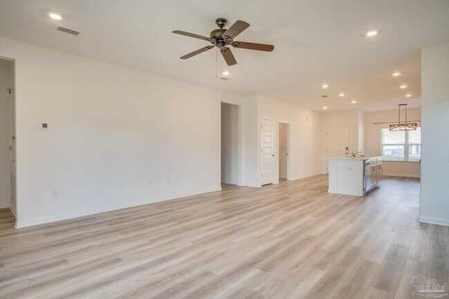 Building Photo - 6625 Sun Tree Cir