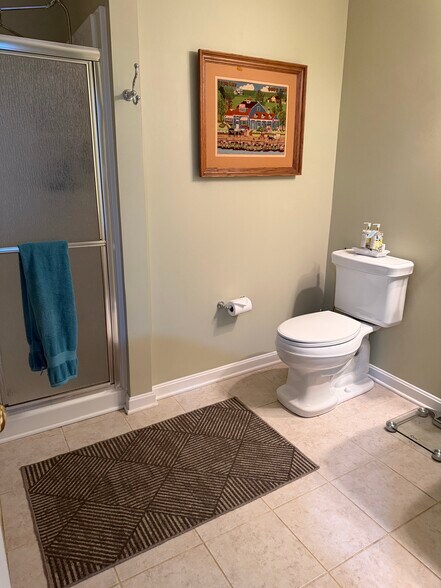 Building Photo - 8715 Shadowlake Way