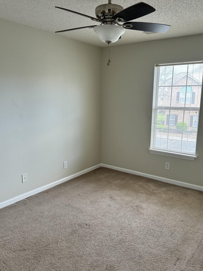 Building Photo - 2932 Mulberry Ln