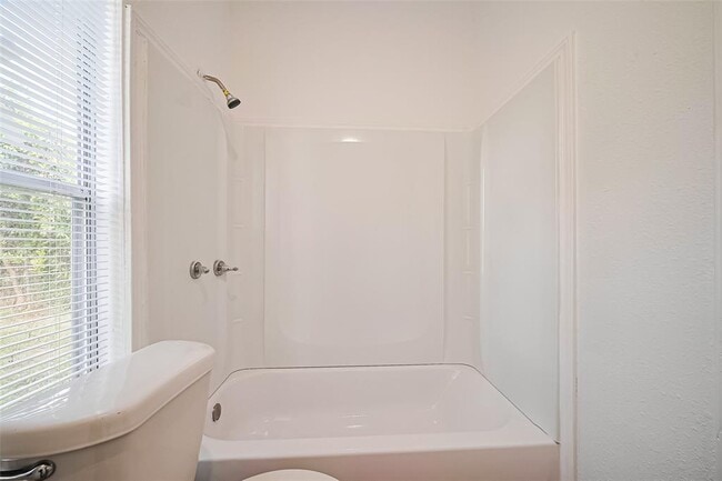 Building Photo - 227 N Austin Dr