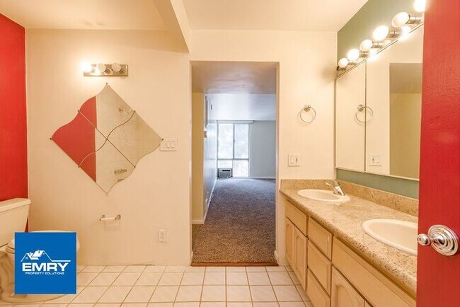 Building Photo - Beautiful 2 Bedroom, 2 Bathroom Condo In C...