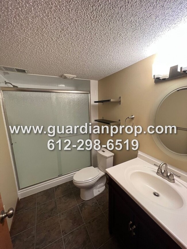 Building Photo - Woodbury House Available July 1st, Meticulously Maintained, Lower Family Room, Back Deck, Pool Ac...