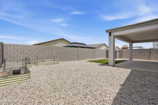 Building Photo - 1692 W Aztec Dr