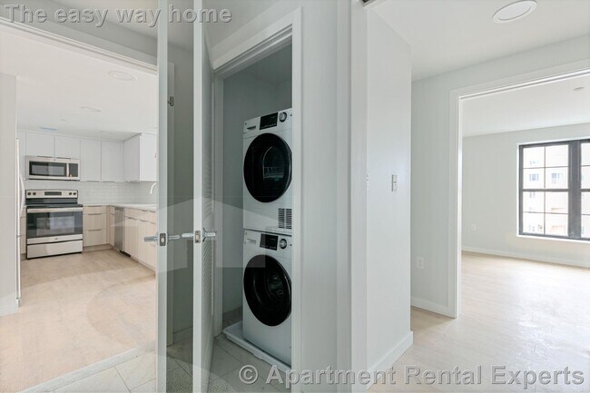 Building Photo - 10 Soden St