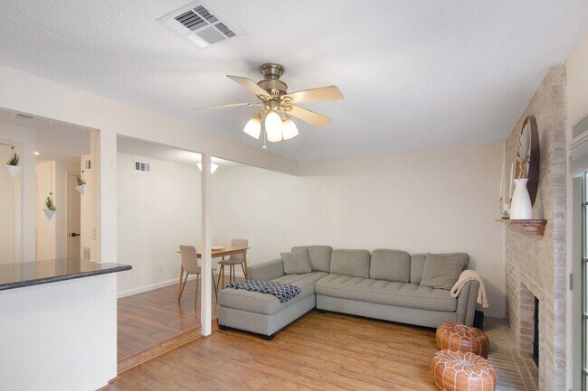 Building Photo - 11681 Village Pl Dr