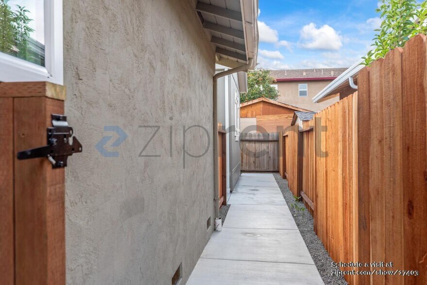Building Photo - 1291 Stardust Way