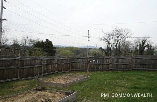 Building Photo - 803 Craig Ave