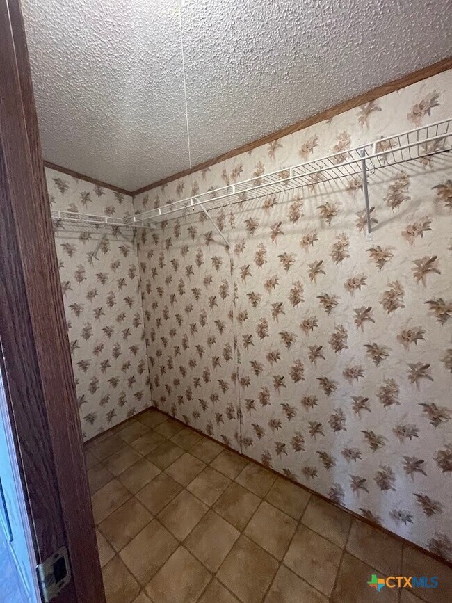 Building Photo - 1201 Island View Dr