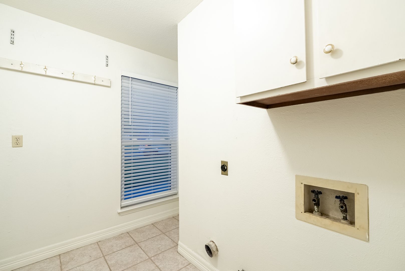 Building Photo - 11811 Carshalton Dr