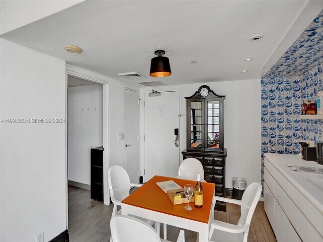 Building Photo - 1100 West Ave