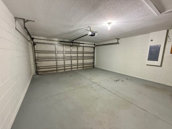 Building Photo - 3/2 Spacious Saint Cloud Home with fenced ...