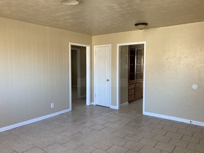 Building Photo - 1814 Crestridge Dr