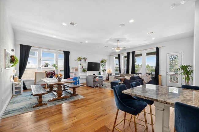 Building Photo - GATED COMMUNITY - 3 BEDROOM