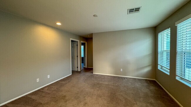 Building Photo - 4-bed, 2.5 bath, 2,498 sq ft home in Mount...