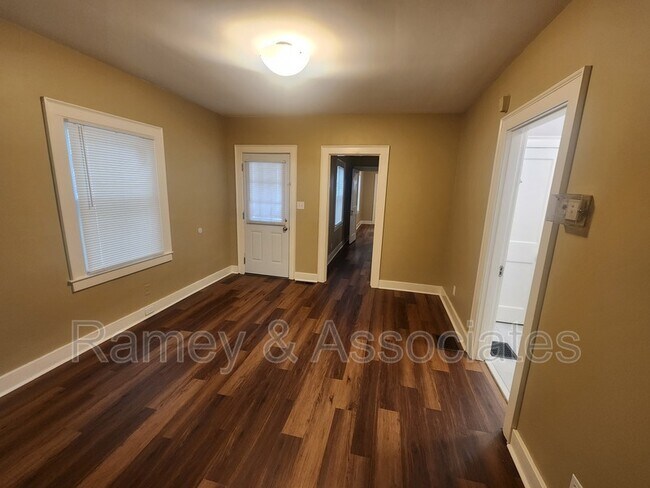 Building Photo - 1772 W Gaulbert Ave