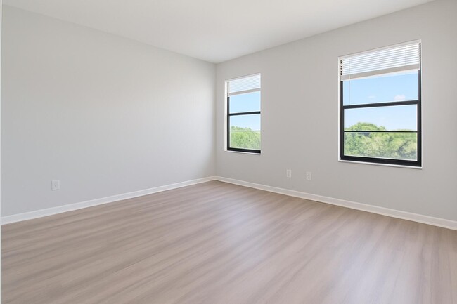 Building Photo - 9204 Roan Ln