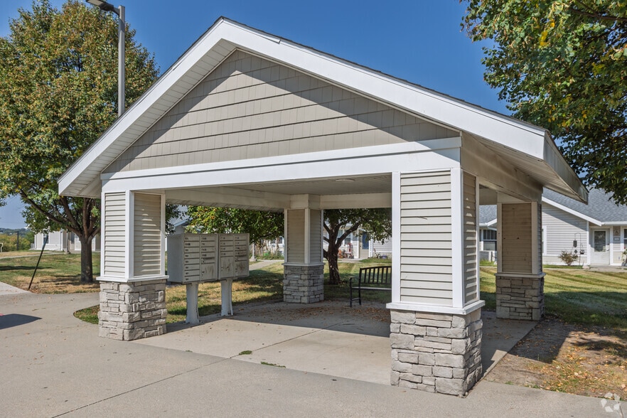 Mail Center - Lyn Crossing