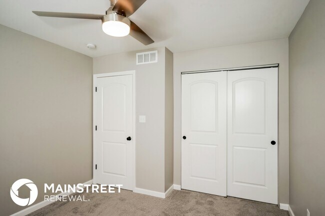 Building Photo - 2056 N Sarah Dr