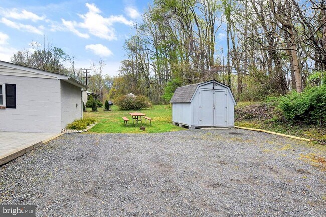 Building Photo - 211 Friendship Rd