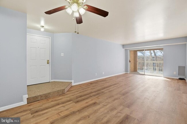 Building Photo - 5902 Cove Landing Rd