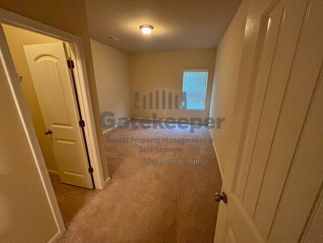Building Photo - 4743 Chickadee Ln