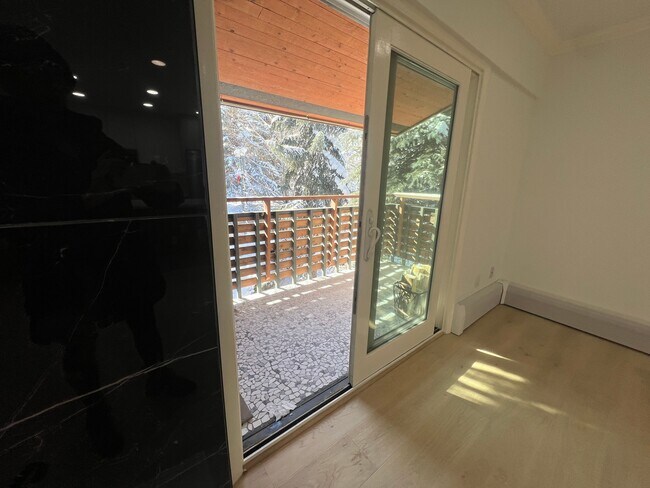 Building Photo - 910 W Hallam St