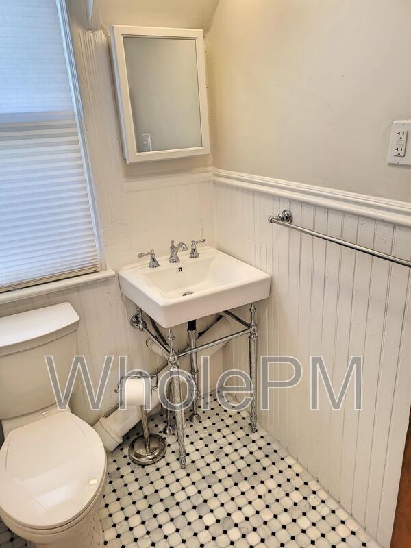 Building Photo - 721 Elati St