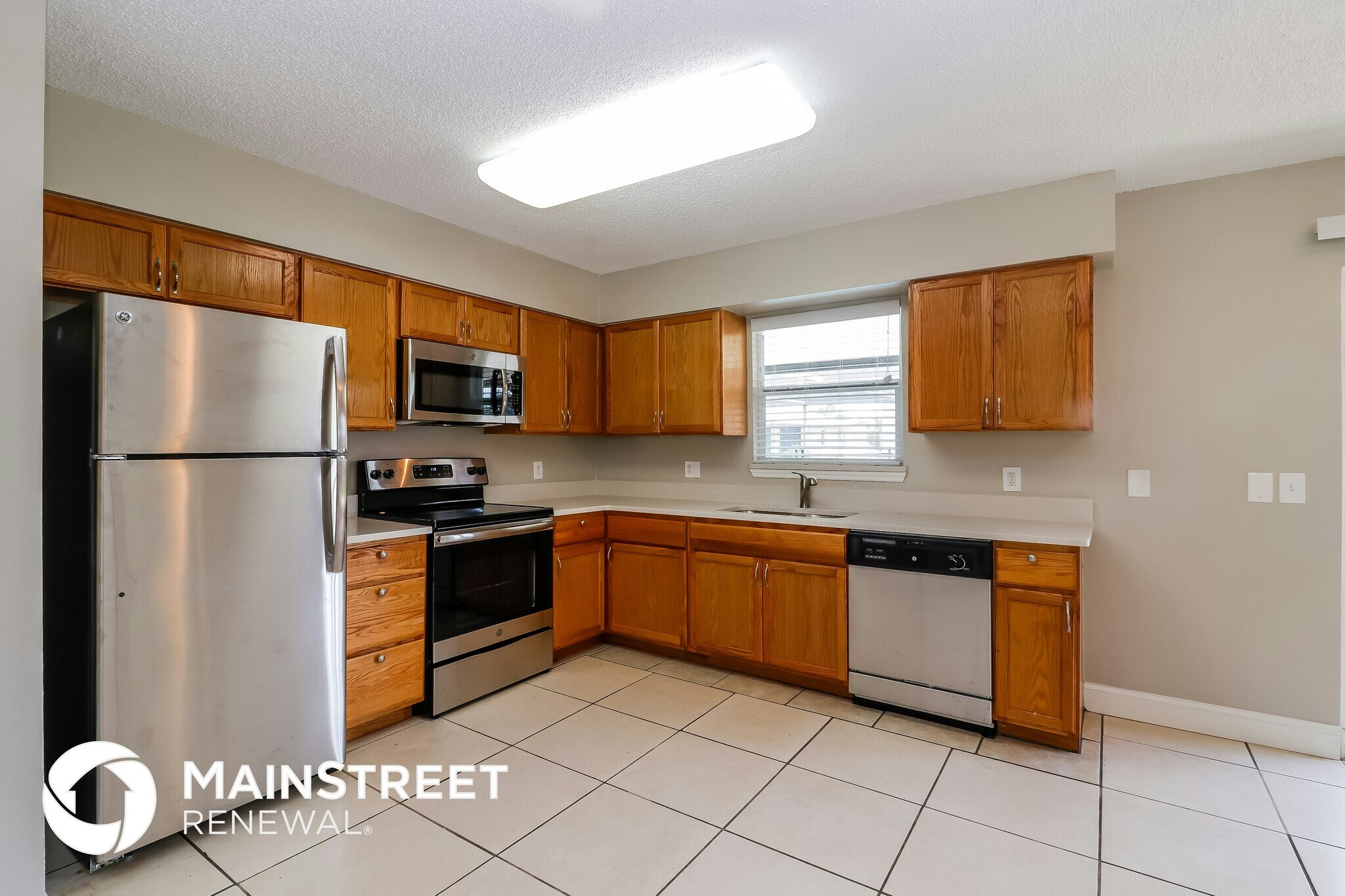 Building Photo - 18529 Phlox Dr