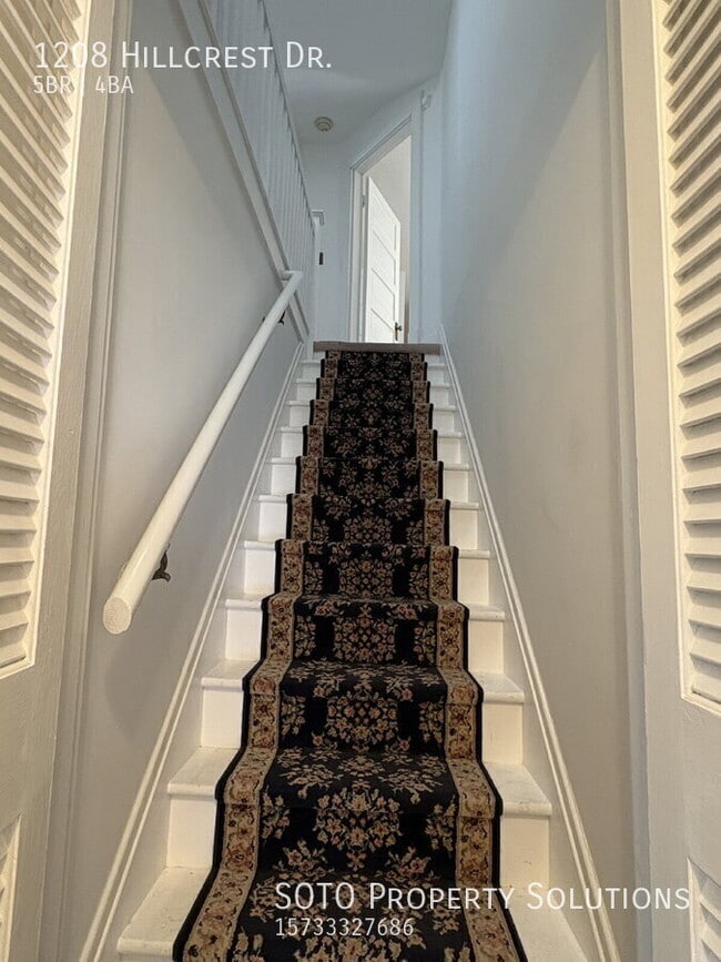 Building Photo - 1208 Hillcrest Dr