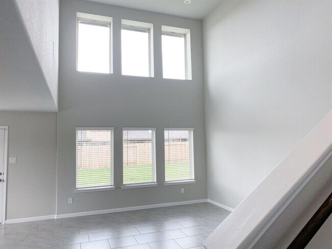 Building Photo - 29630 Juniper Ct