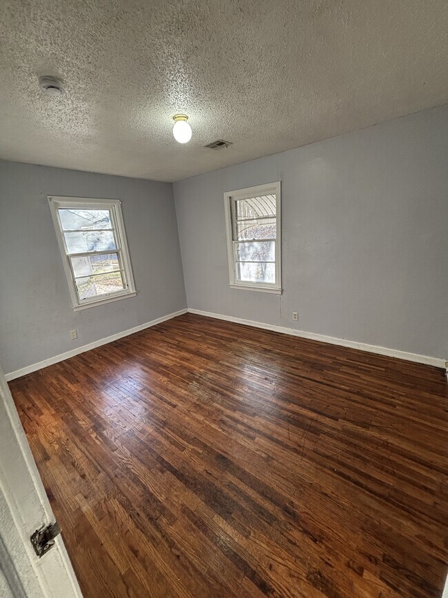 Building Photo - 1912 N Grove St