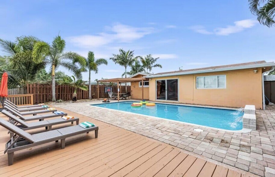 Building Photo - 3351 NW 67th St