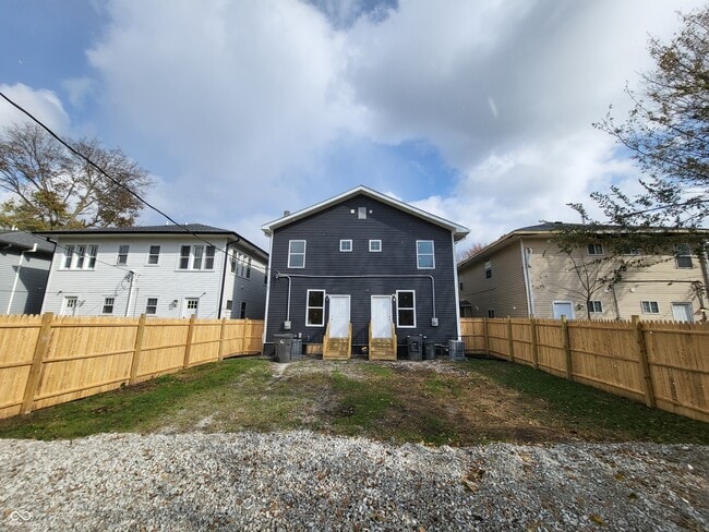 Building Photo - 2826 N Park Ave