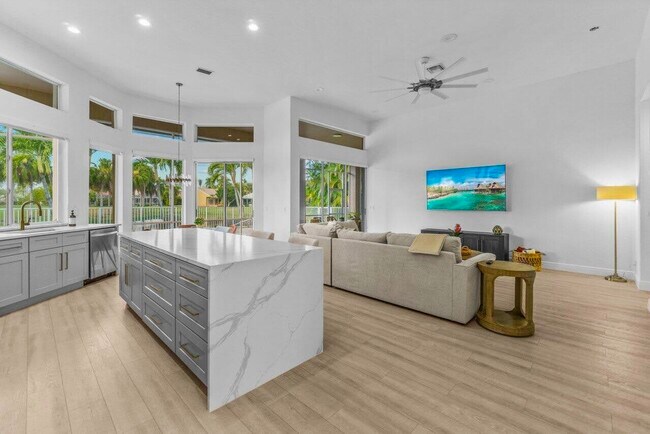 Building Photo - 15621 Latina Pl