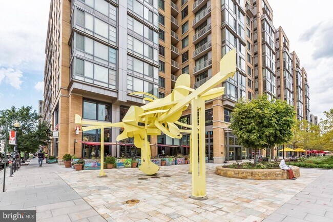 Building Photo - For Lease: A Luxury Penthouse Condominium ...