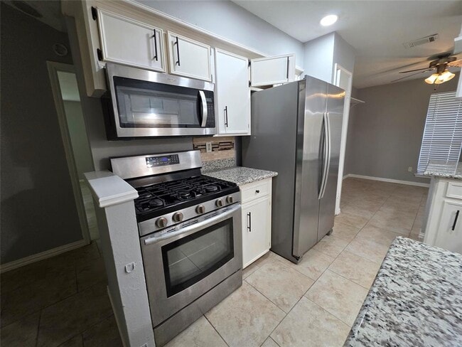 Building Photo - 814 Cascade Creek Dr