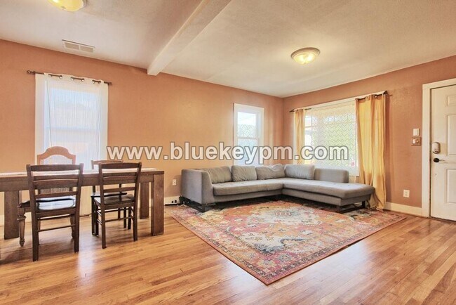 Building Photo - 5514 SE Malden St