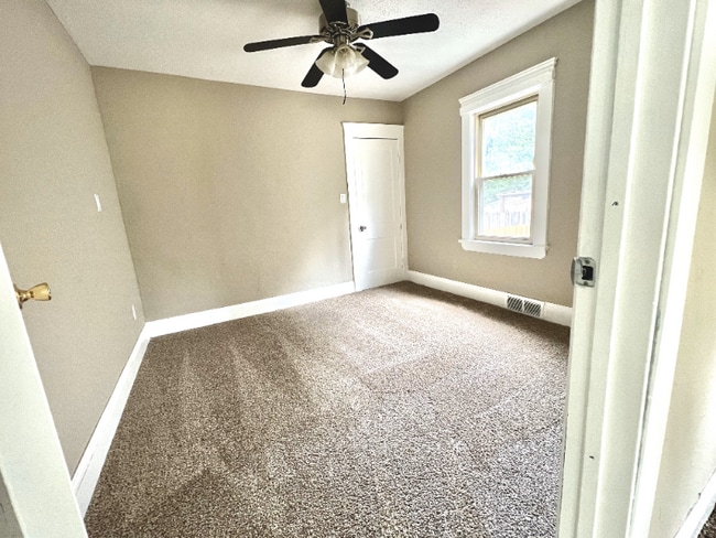 Building Photo - 11710 Longmead Ave