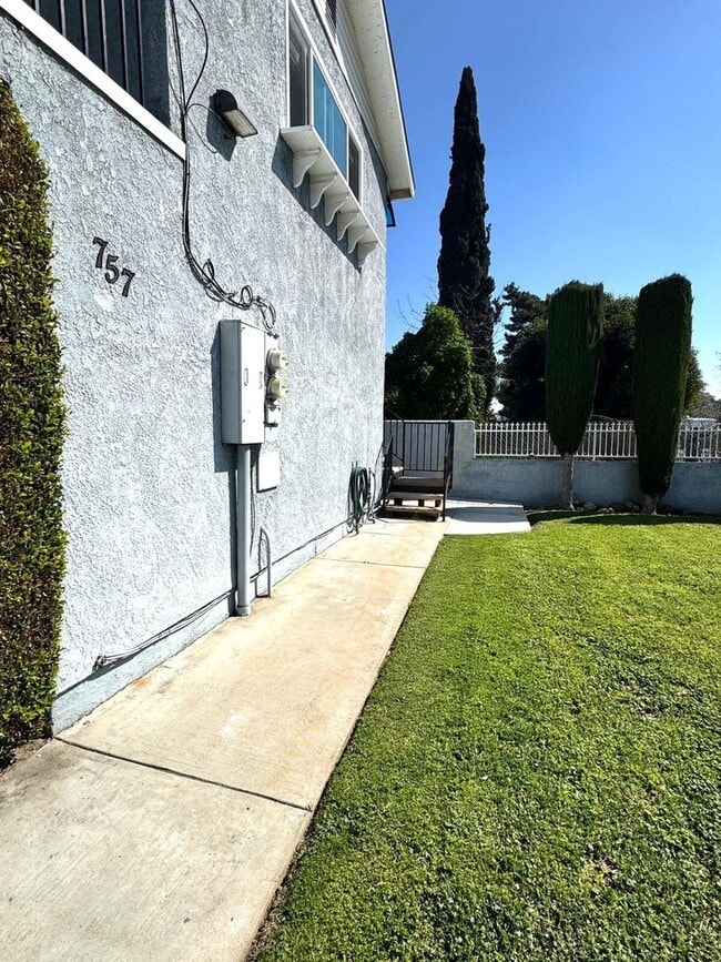 Building Photo - 728 E Grand Ave